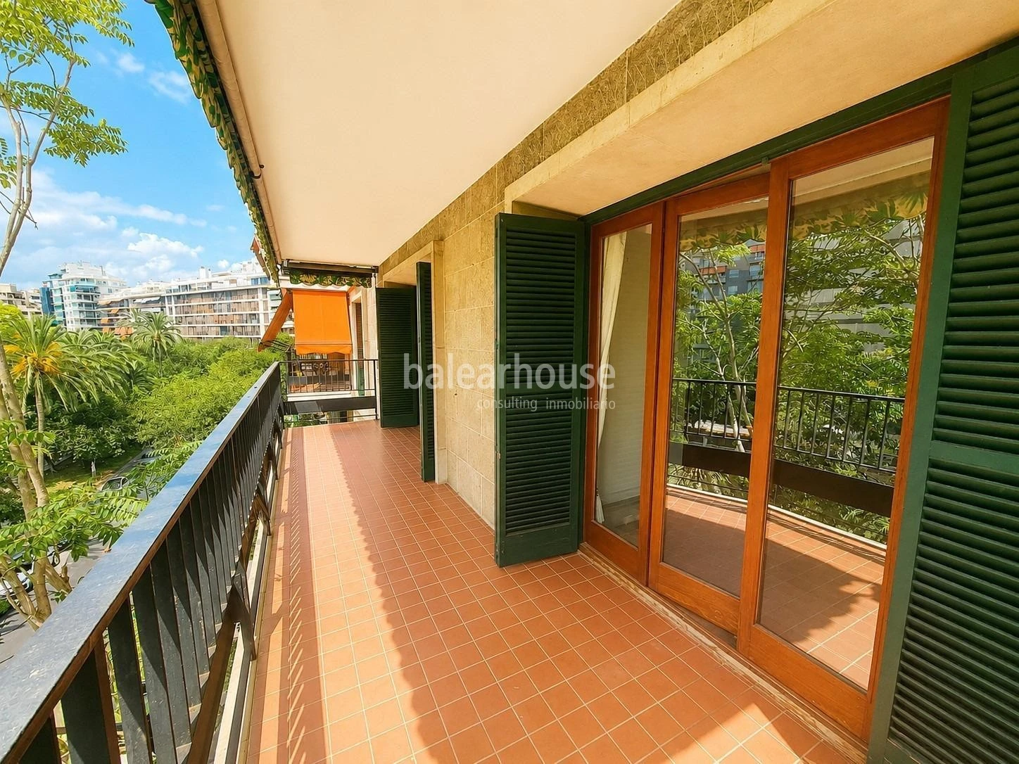 Exceptional spacious apartment overlooking the elegance of Paseo Mallorca