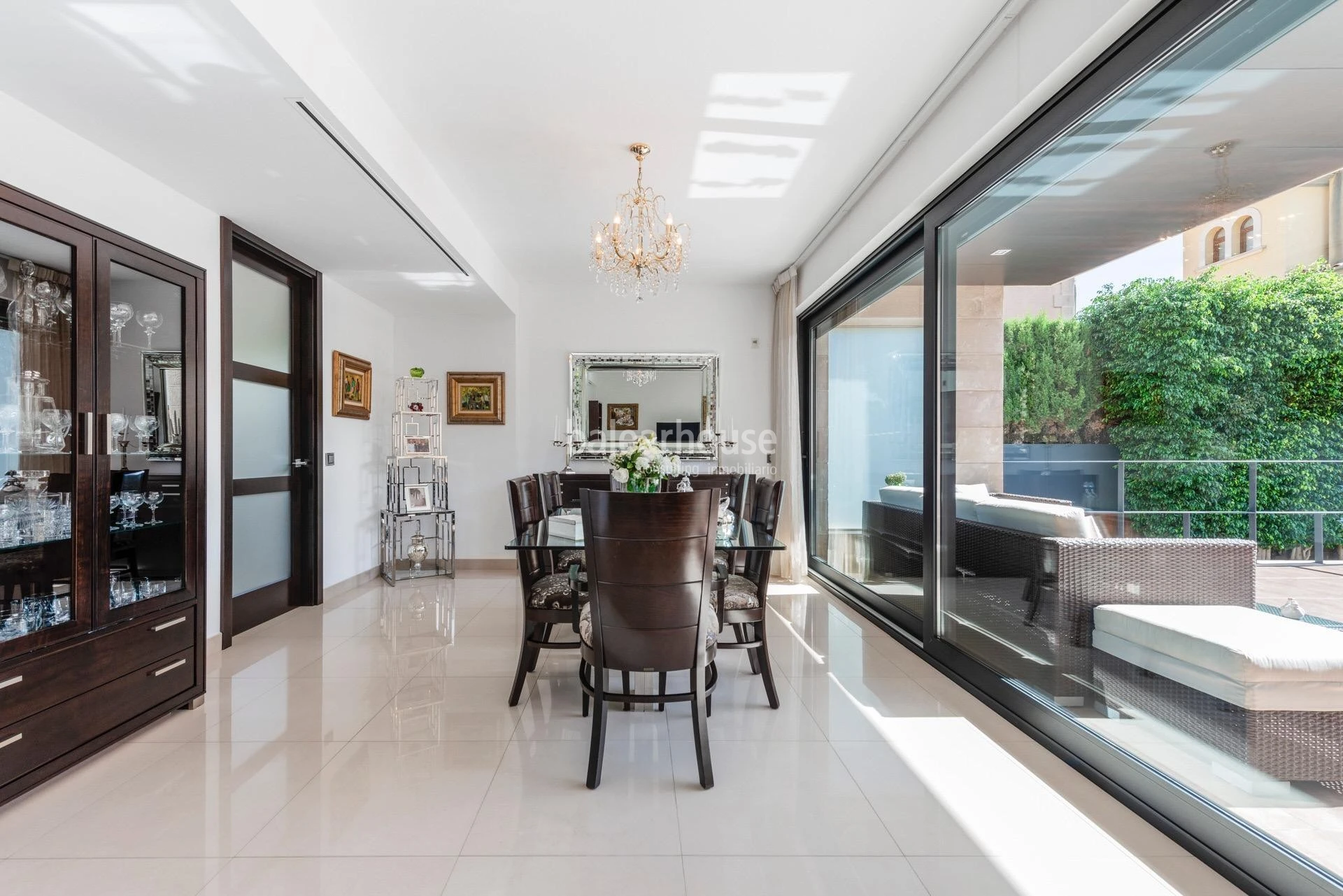 Exceptional and bright Moderna villa with large terraces and pool next to the beach in Palma