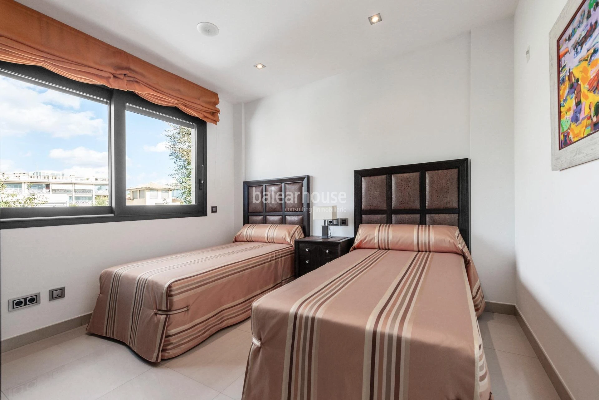 Exceptional and bright Moderna villa with large terraces and pool next to the beach in Palma