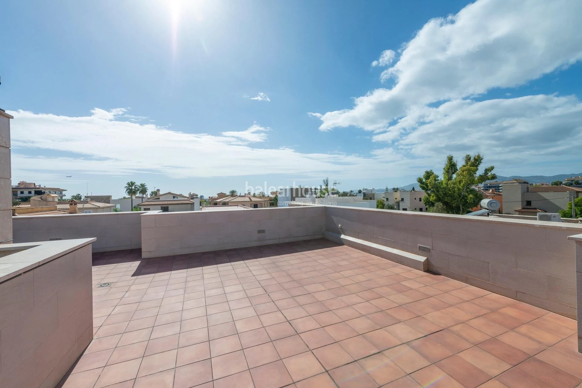 Exceptional and bright Moderna villa with large terraces and pool next to the beach in Palma