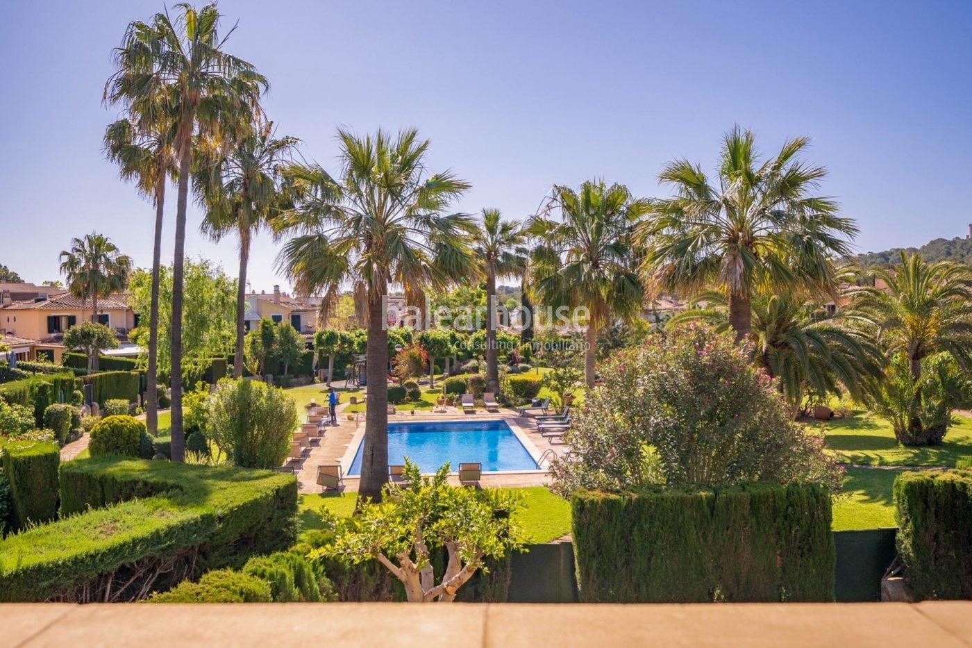 Light-filled semi-detached home with terraces and a private garden near Bellver Castle