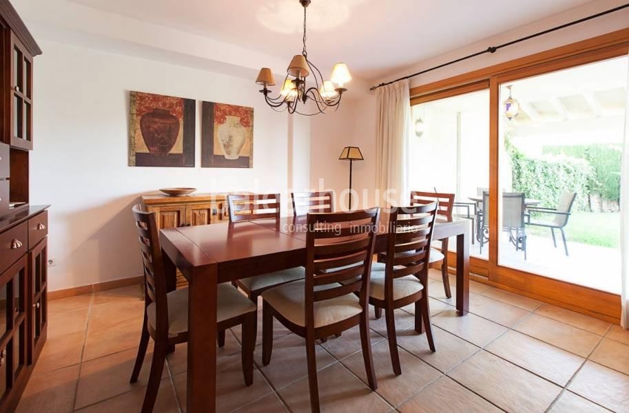 Light-filled semi-detached home with terraces and a private garden near Bellver Castle
