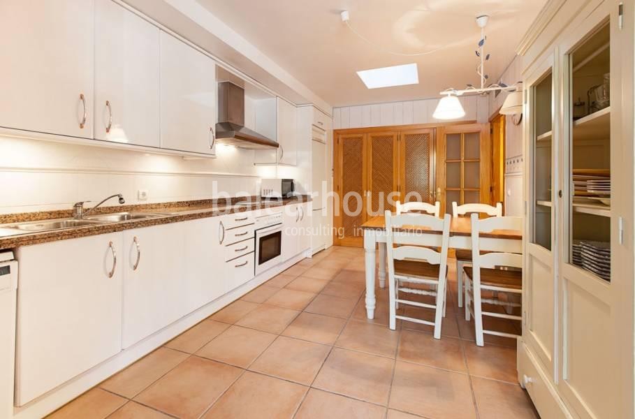 Light-filled semi-detached home with terraces and a private garden near Bellver Castle