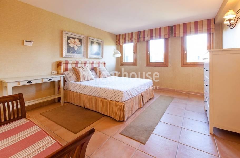 Light-filled semi-detached home with terraces and a private garden near Bellver Castle