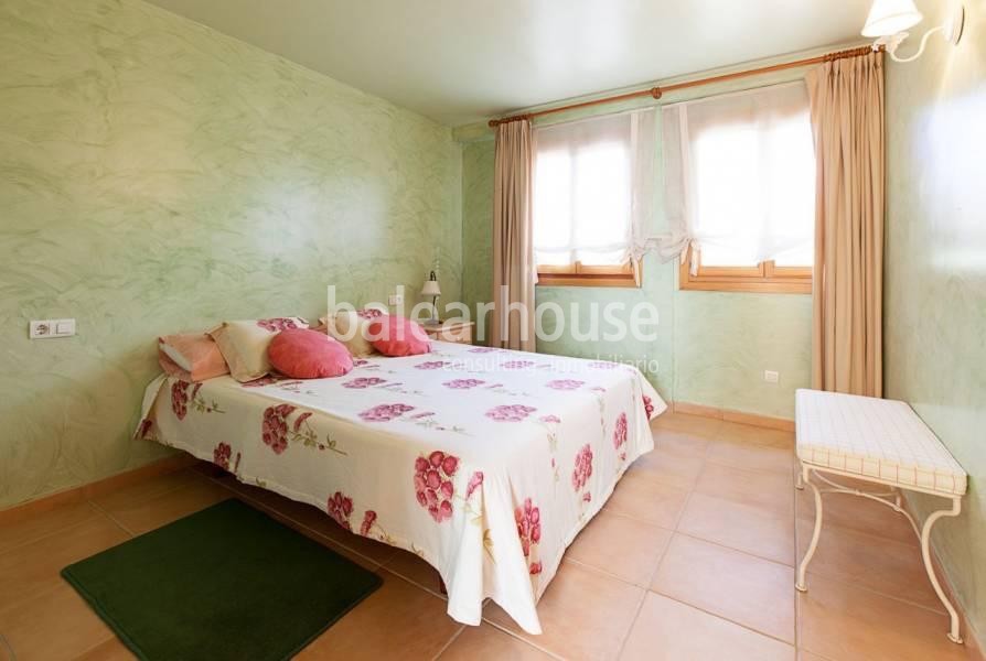 Light-filled semi-detached home with terraces and a private garden near Bellver Castle