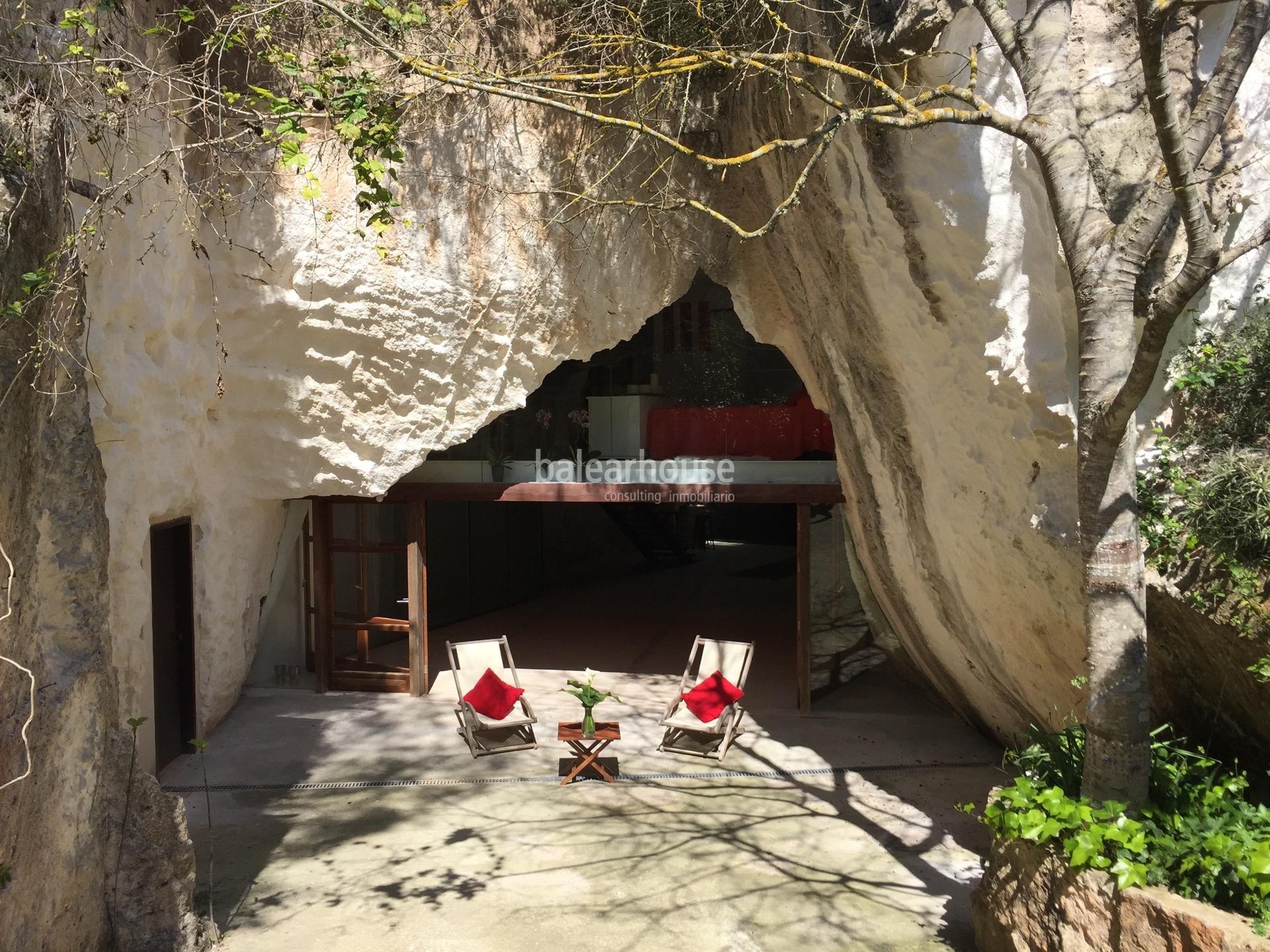 Excellent large modern finca with unobstructed views over the green countryside.
