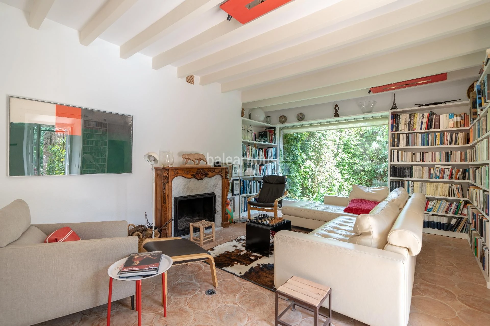 Tradition, modernity and nature in this large estate at a short distance from the centre of Palma.