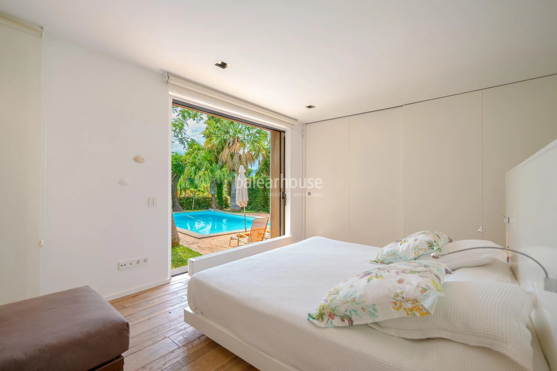 Tradition, modernity and nature in this large estate at a short distance from the centre of Palma.