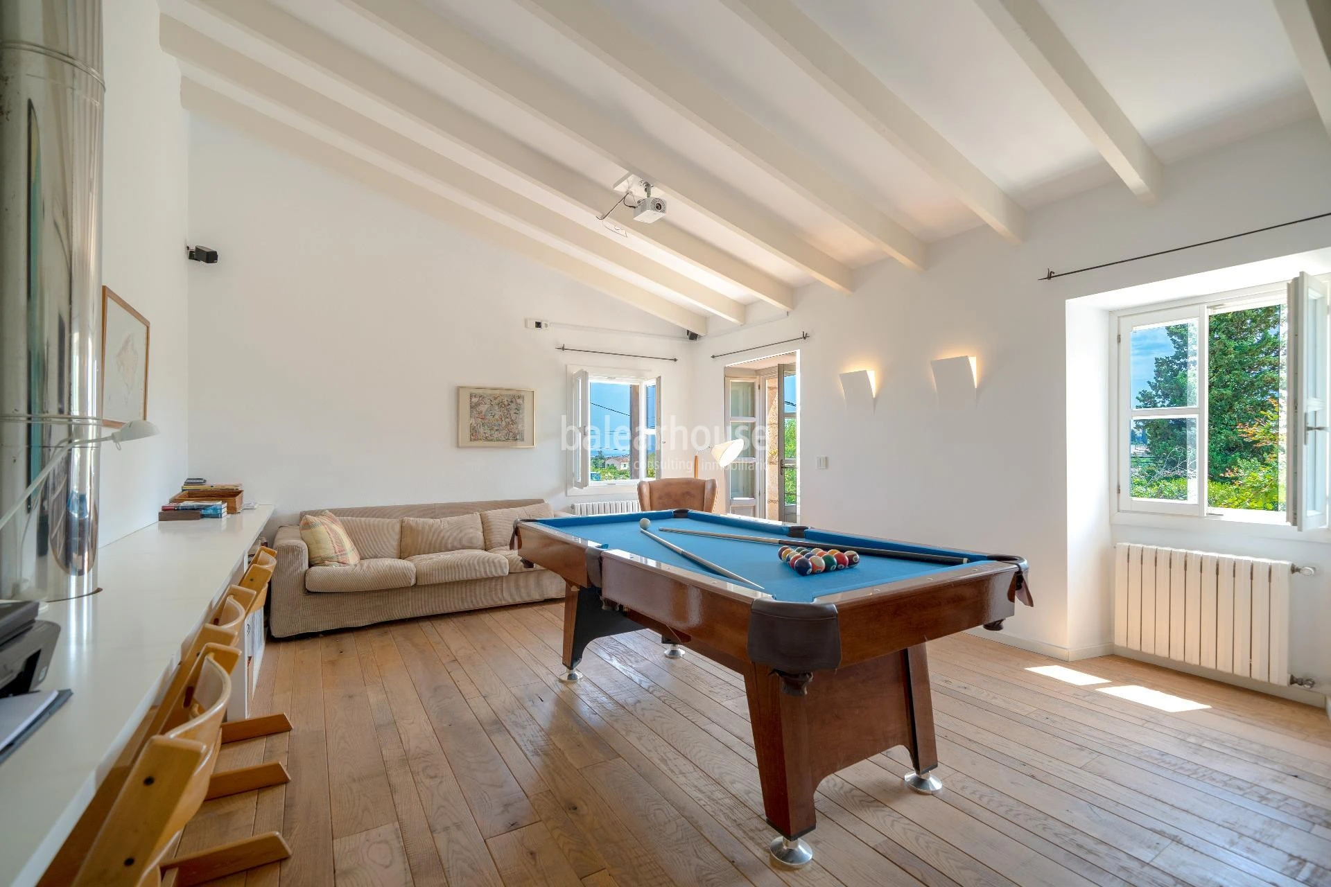 Tradition, modernity and nature in this large estate at a short distance from the centre of Palma.