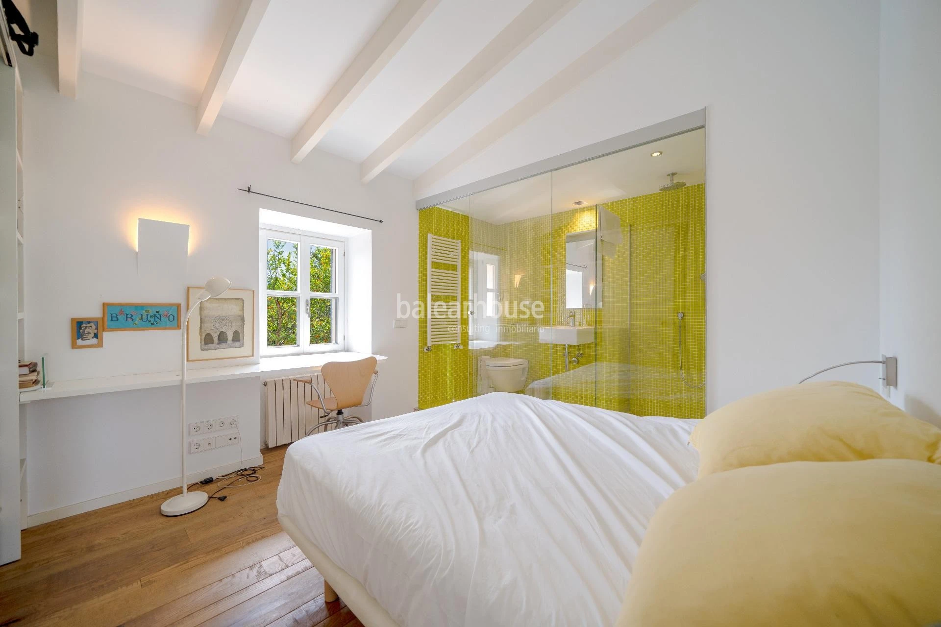 Tradition, modernity and nature in this large estate at a short distance from the centre of Palma.