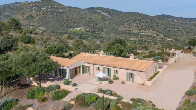 An exclusive estate near beautiful coves, surrounded by silence and nature
