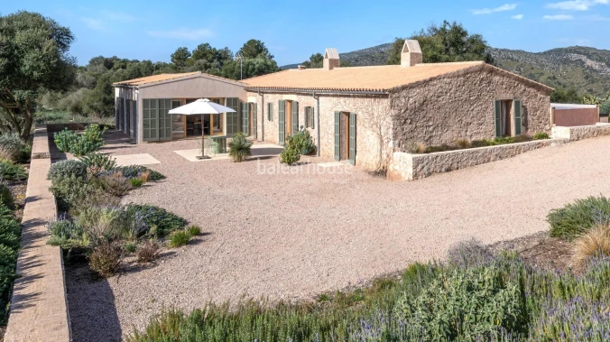 An exclusive estate near beautiful coves, surrounded by silence and nature