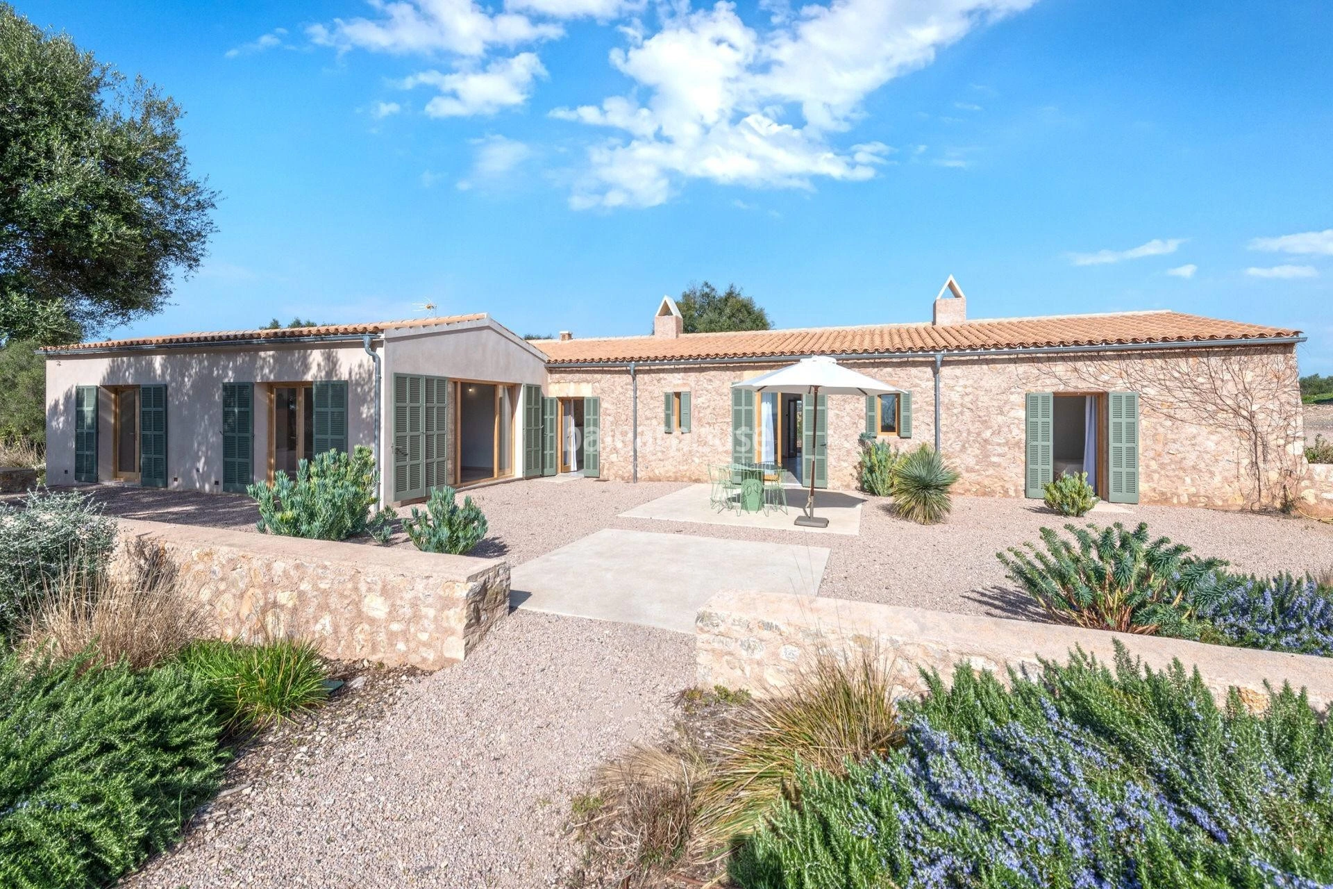 An exclusive estate near beautiful coves, surrounded by silence and nature