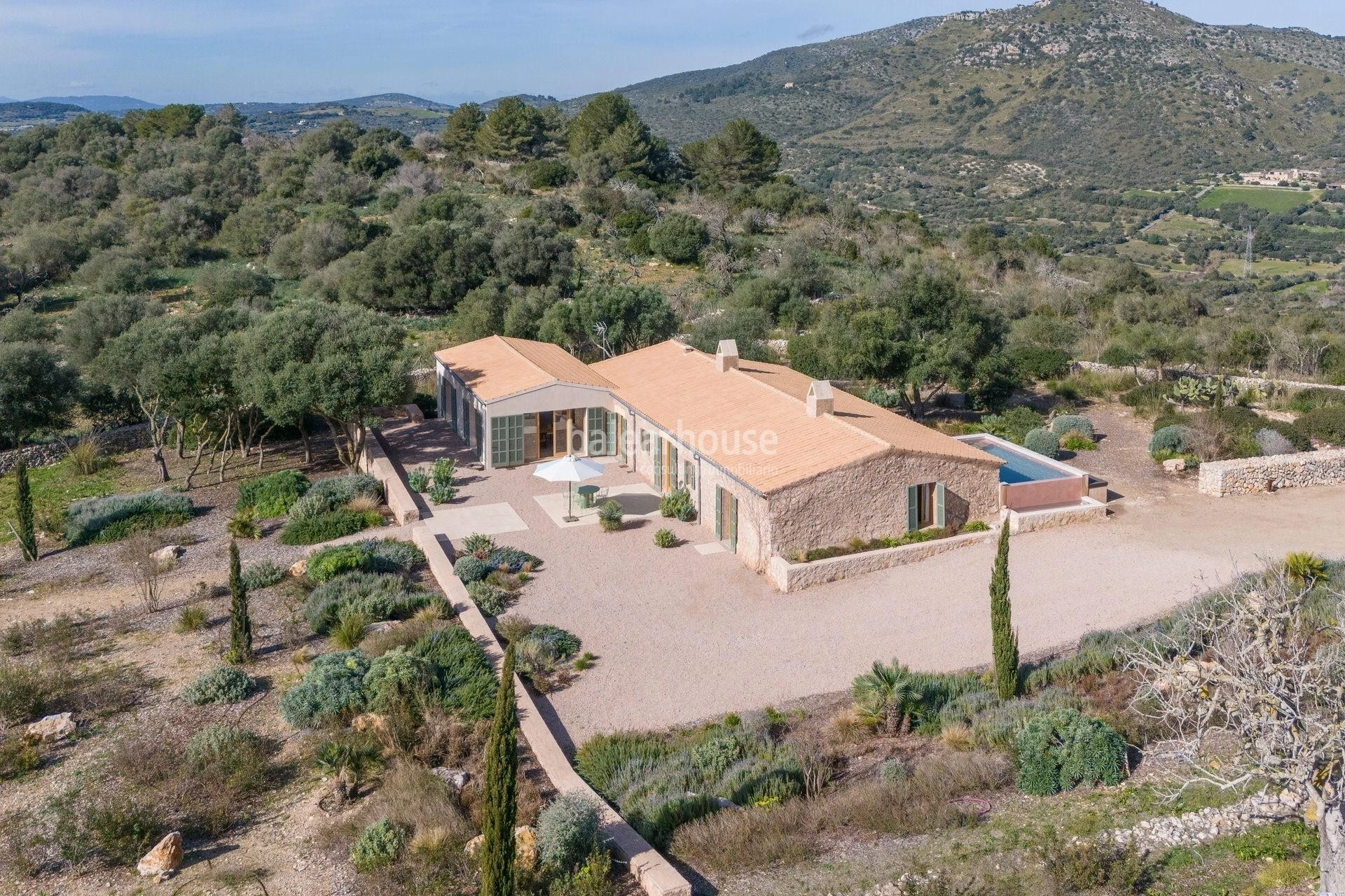 An exclusive estate near beautiful coves, surrounded by silence and nature