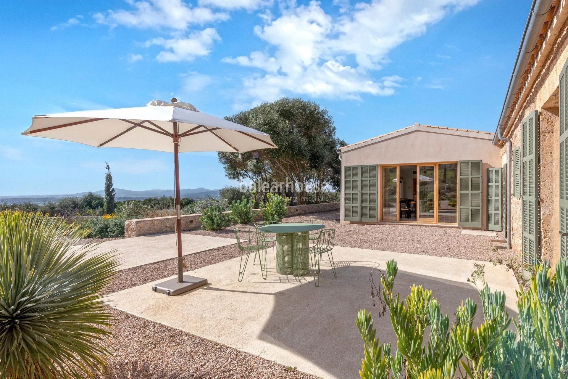 An exclusive estate near beautiful coves, surrounded by silence and nature