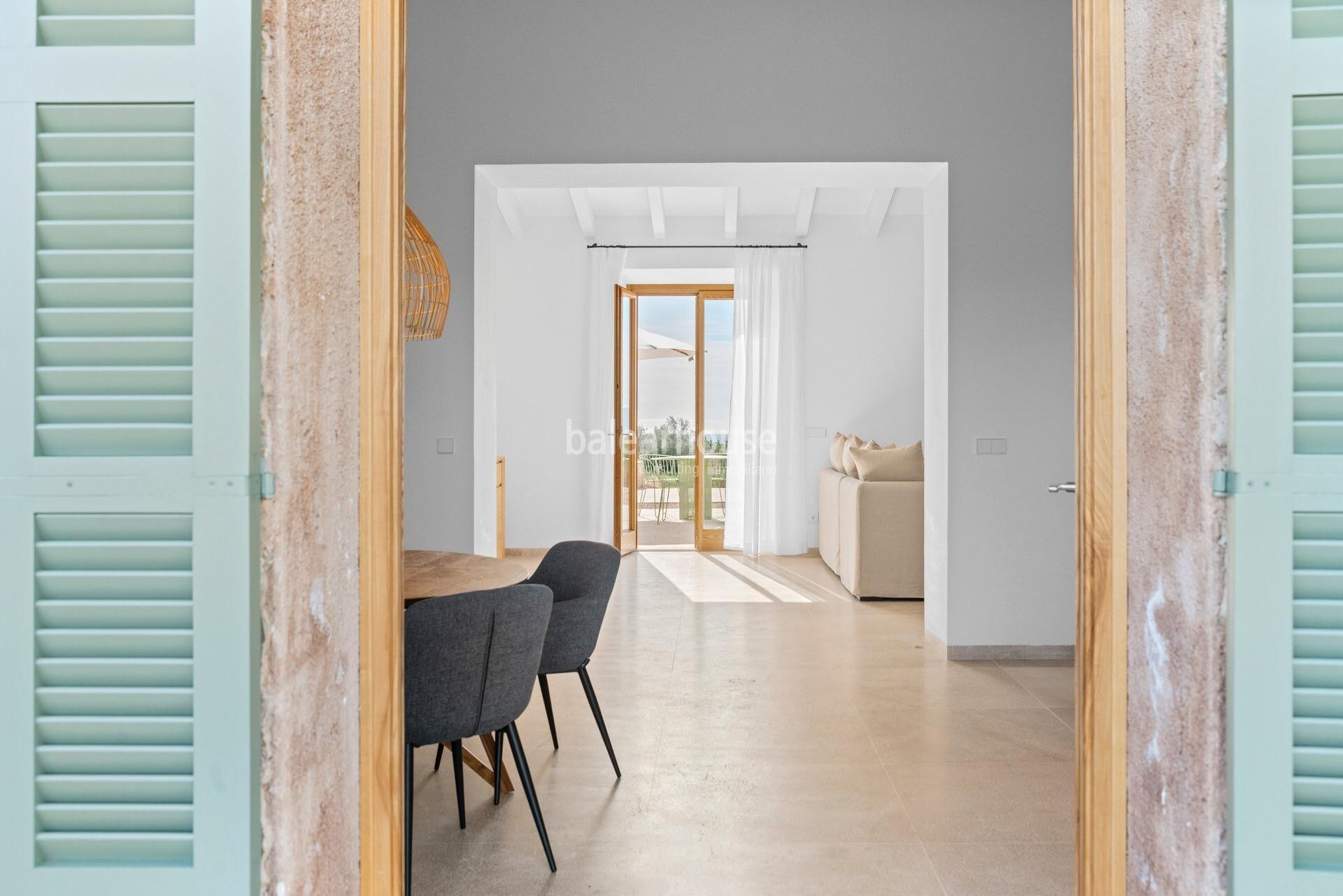 An exclusive estate near beautiful coves, surrounded by silence and nature