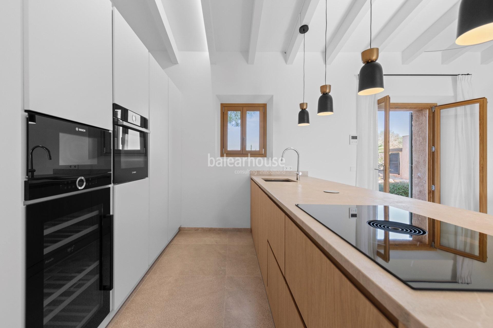 An exclusive estate near beautiful coves, surrounded by silence and nature