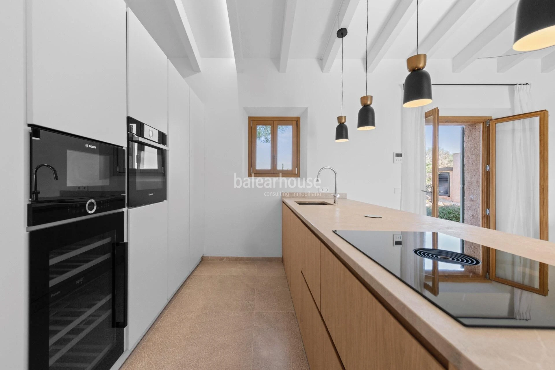An exclusive estate near beautiful coves, surrounded by silence and nature