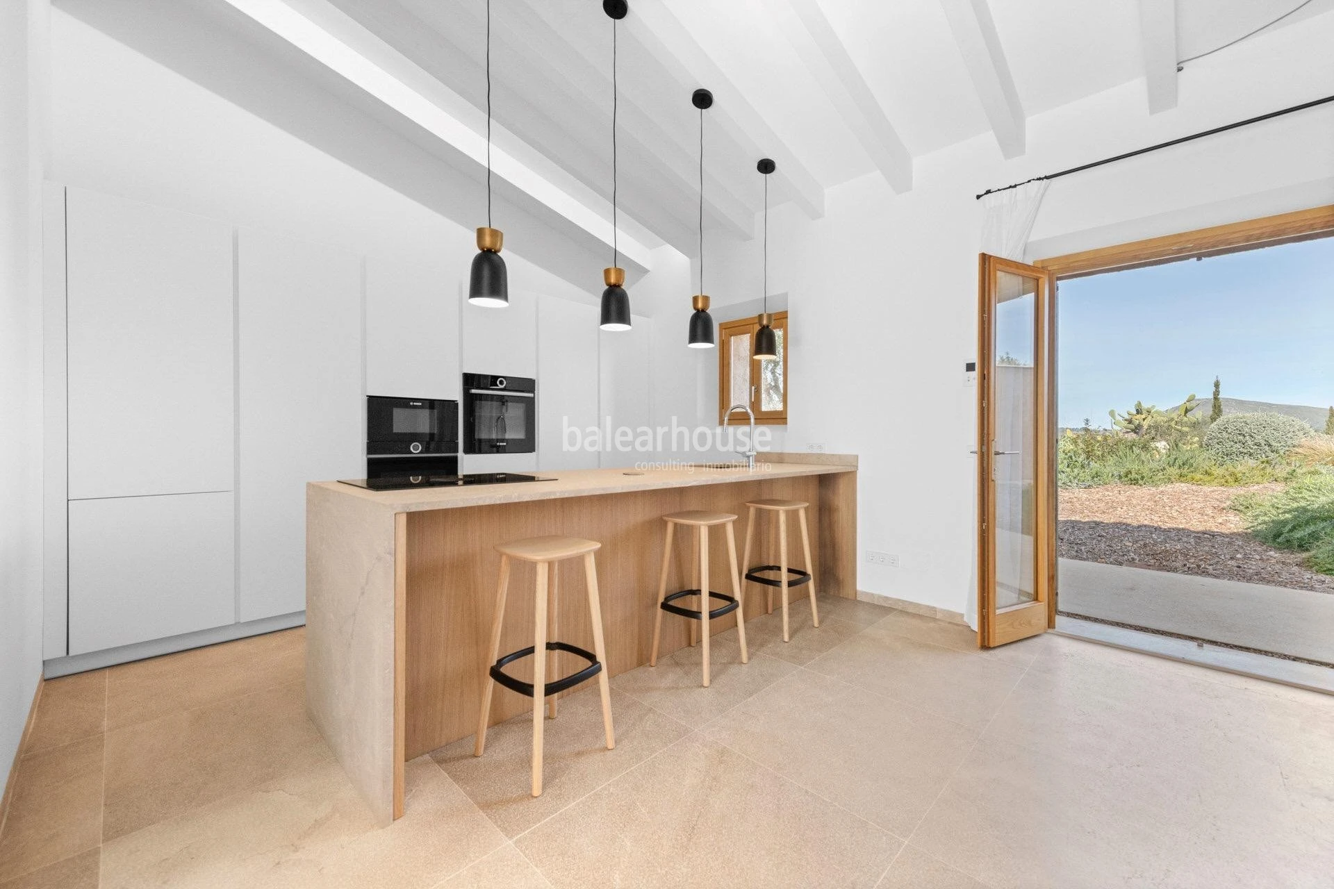 An exclusive estate near beautiful coves, surrounded by silence and nature