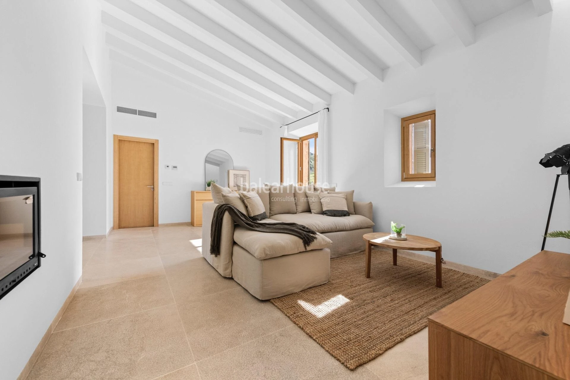 An exclusive estate near beautiful coves, surrounded by silence and nature