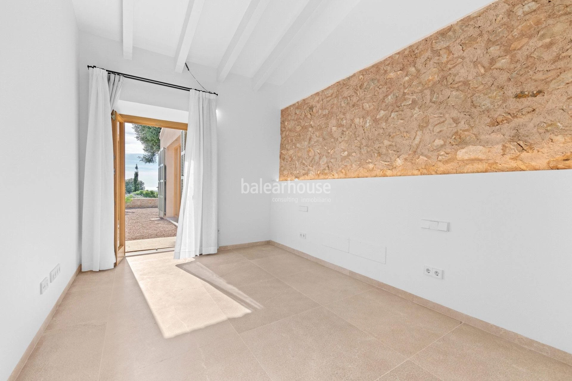 An exclusive estate near beautiful coves, surrounded by silence and nature