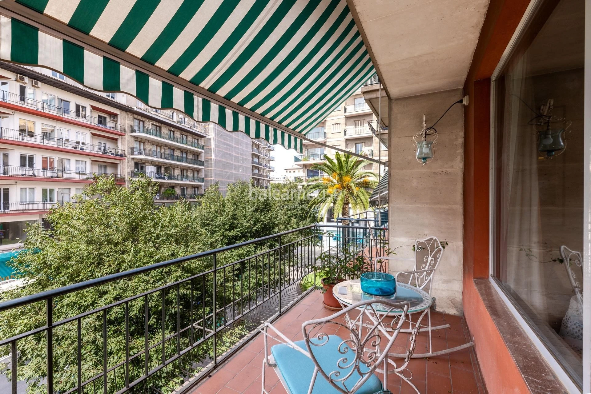 Spacious apartment with terraces and city views on Jaime III Avenue