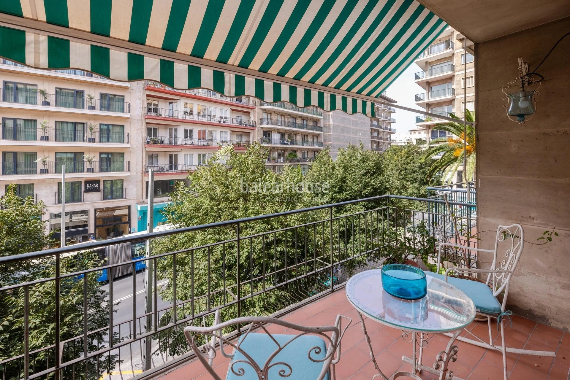 Gran piso lleno de luz con terraza y vistas a la ciudad en la emblemática avenida Jaime III de Palma