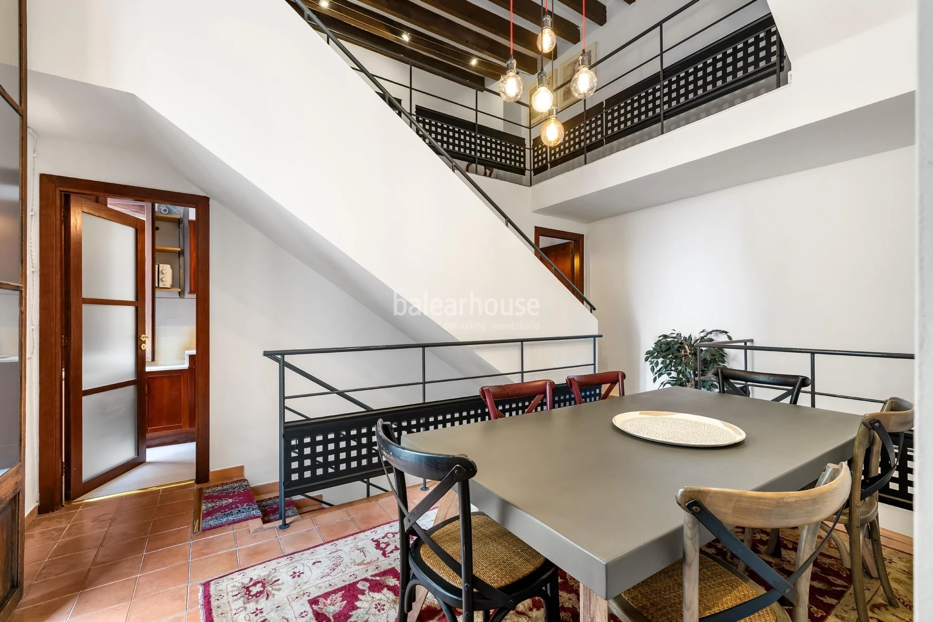 Arquitectura tradicional y diseño en una casa única en el centro histórico de Palma