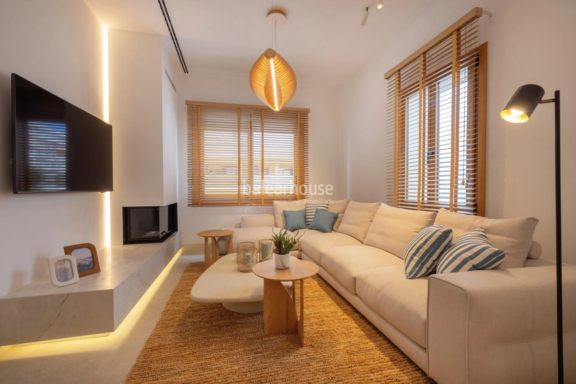 Casa mediterránea completamente reformada con gran terraza junto al mar en la playa de Palma