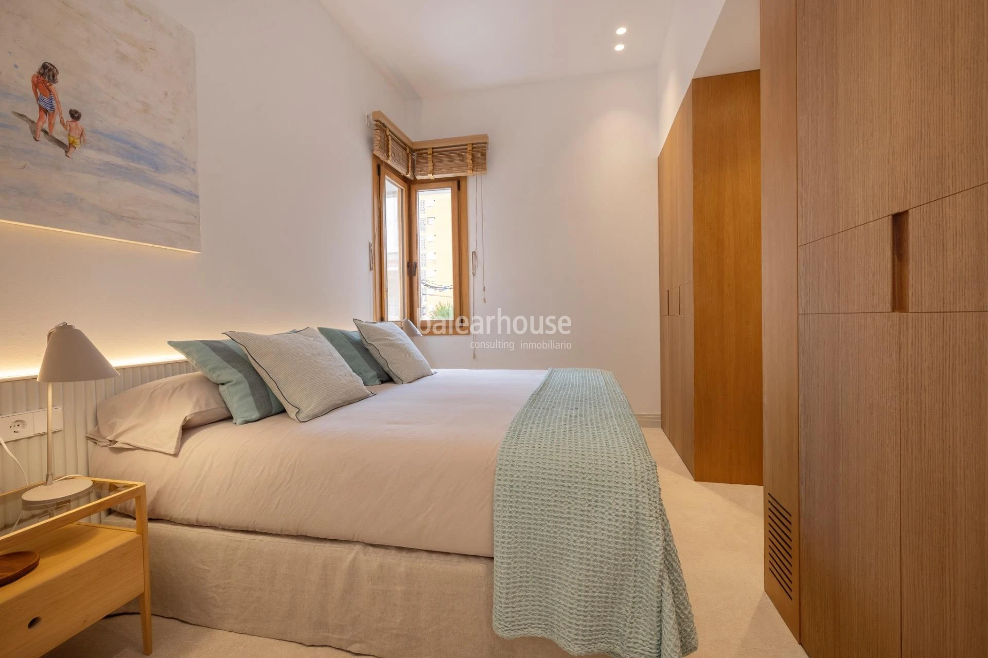 Casa mediterránea completamente reformada con gran terraza junto al mar en la playa de Palma