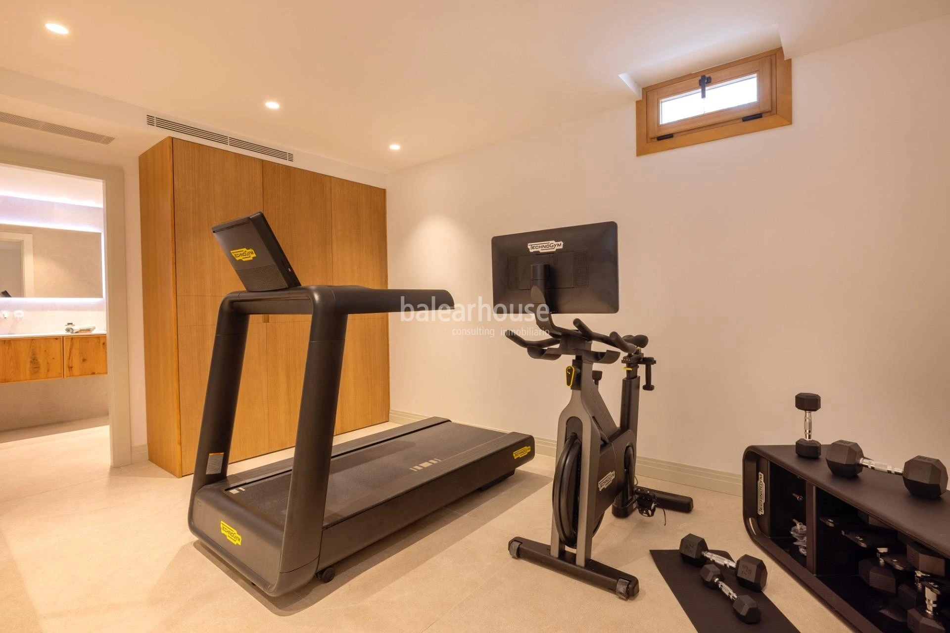 Casa mediterránea completamente reformada con gran terraza junto al mar en la playa de Palma