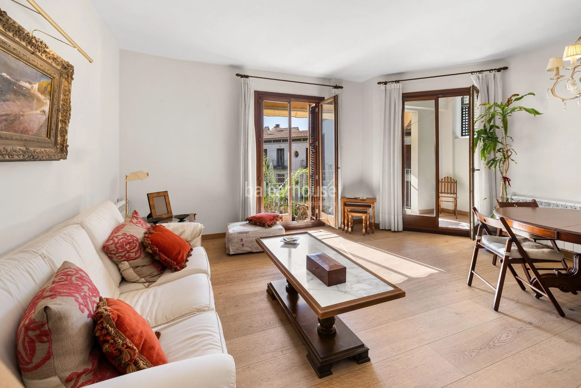 Elegante piso con terraza en un exclusivo edificio junto a la avenida de Jaime III en Palma