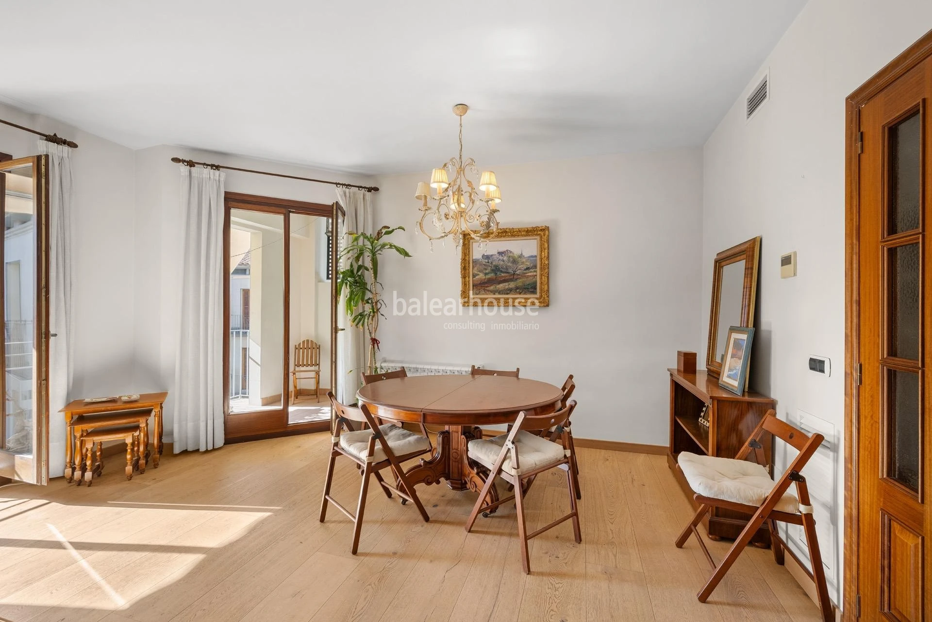 Elegante piso con terraza en un exclusivo edificio junto a la avenida de Jaime III en Palma