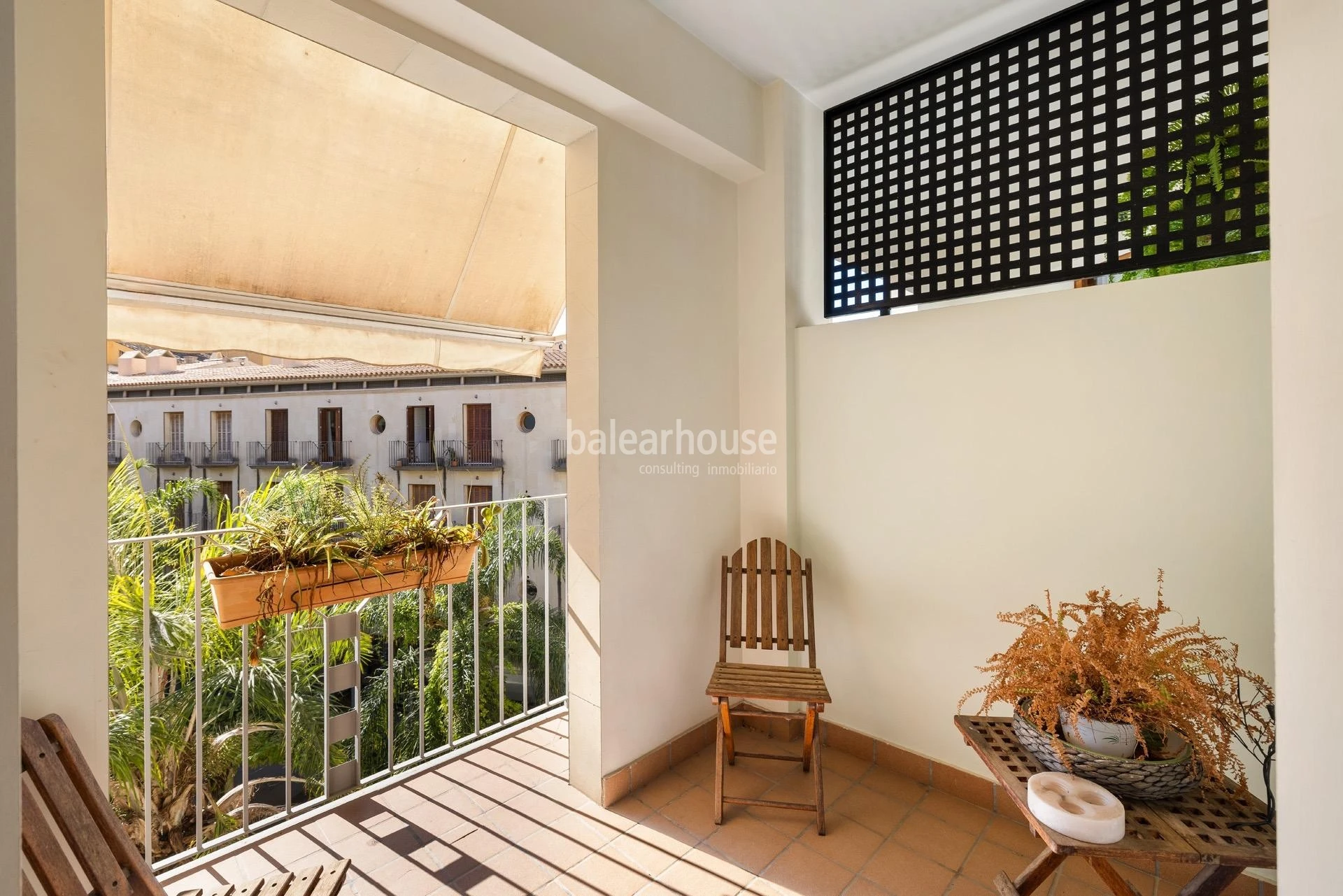 Elegante piso con terraza en un exclusivo edificio junto a la avenida de Jaime III en Palma