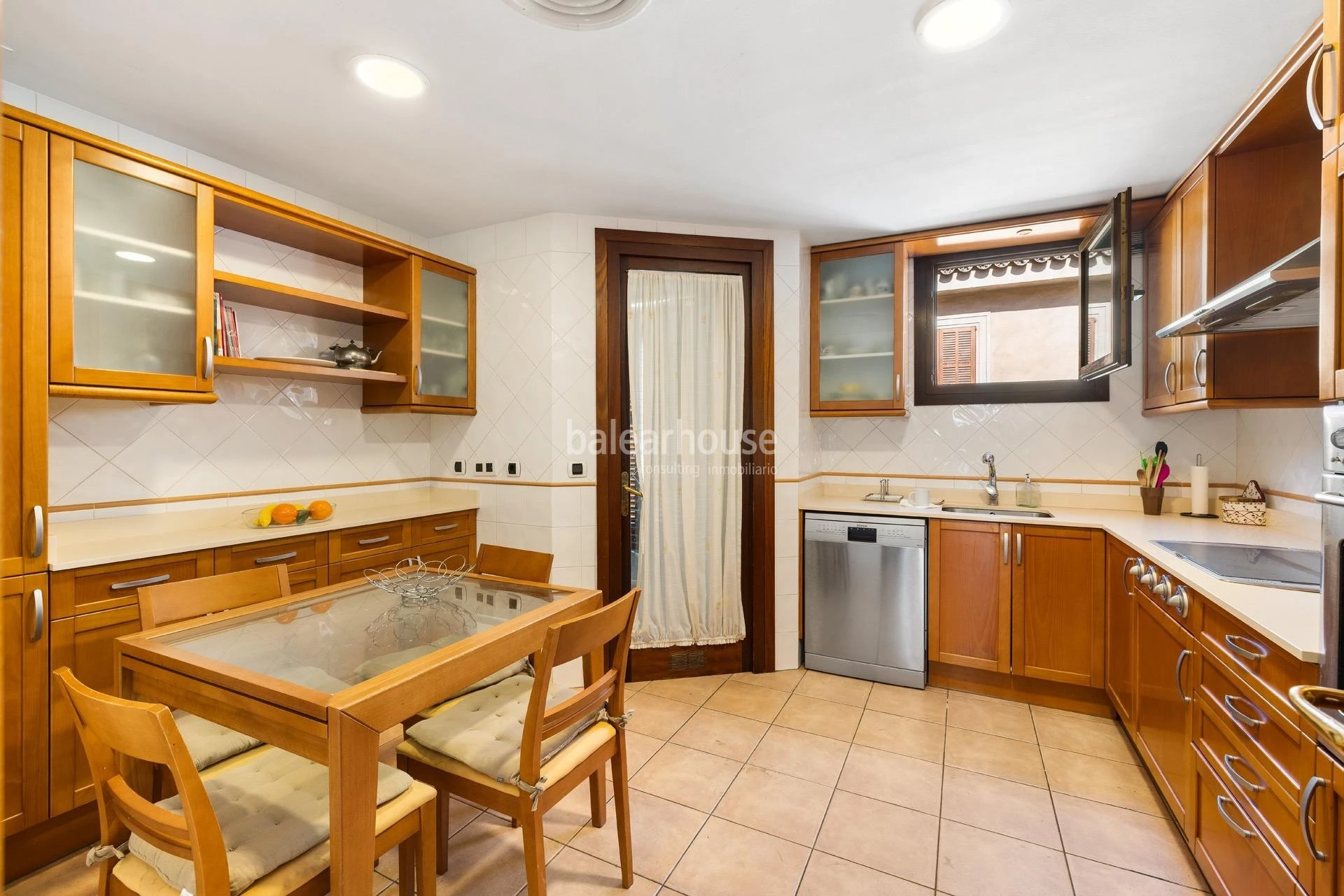 Elegante piso con terraza en un exclusivo edificio junto a la avenida de Jaime III en Palma