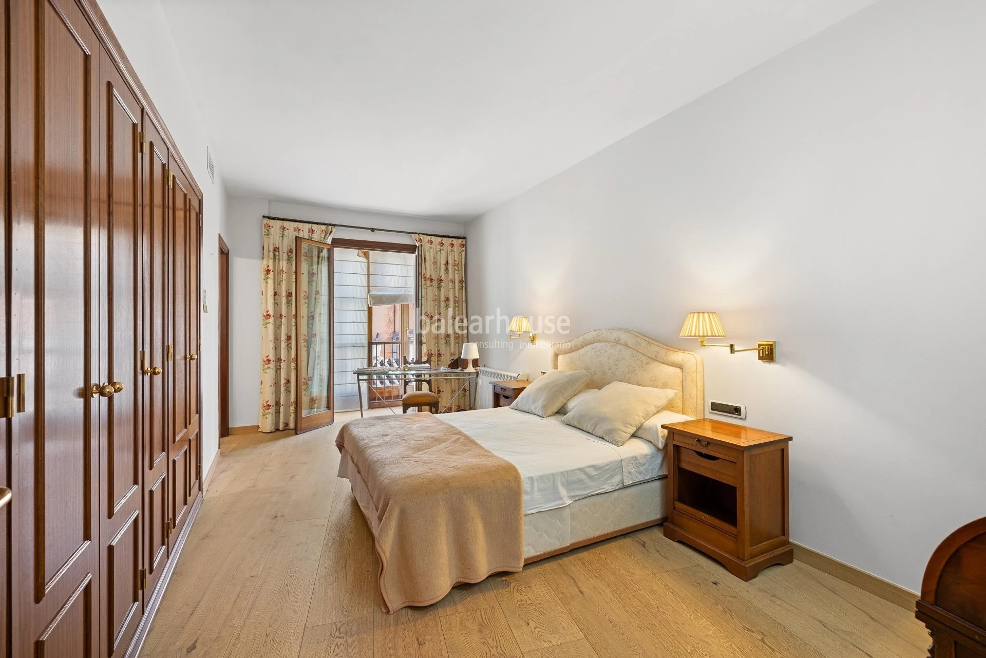 Elegante piso con terraza en un exclusivo edificio junto a la avenida de Jaime III en Palma
