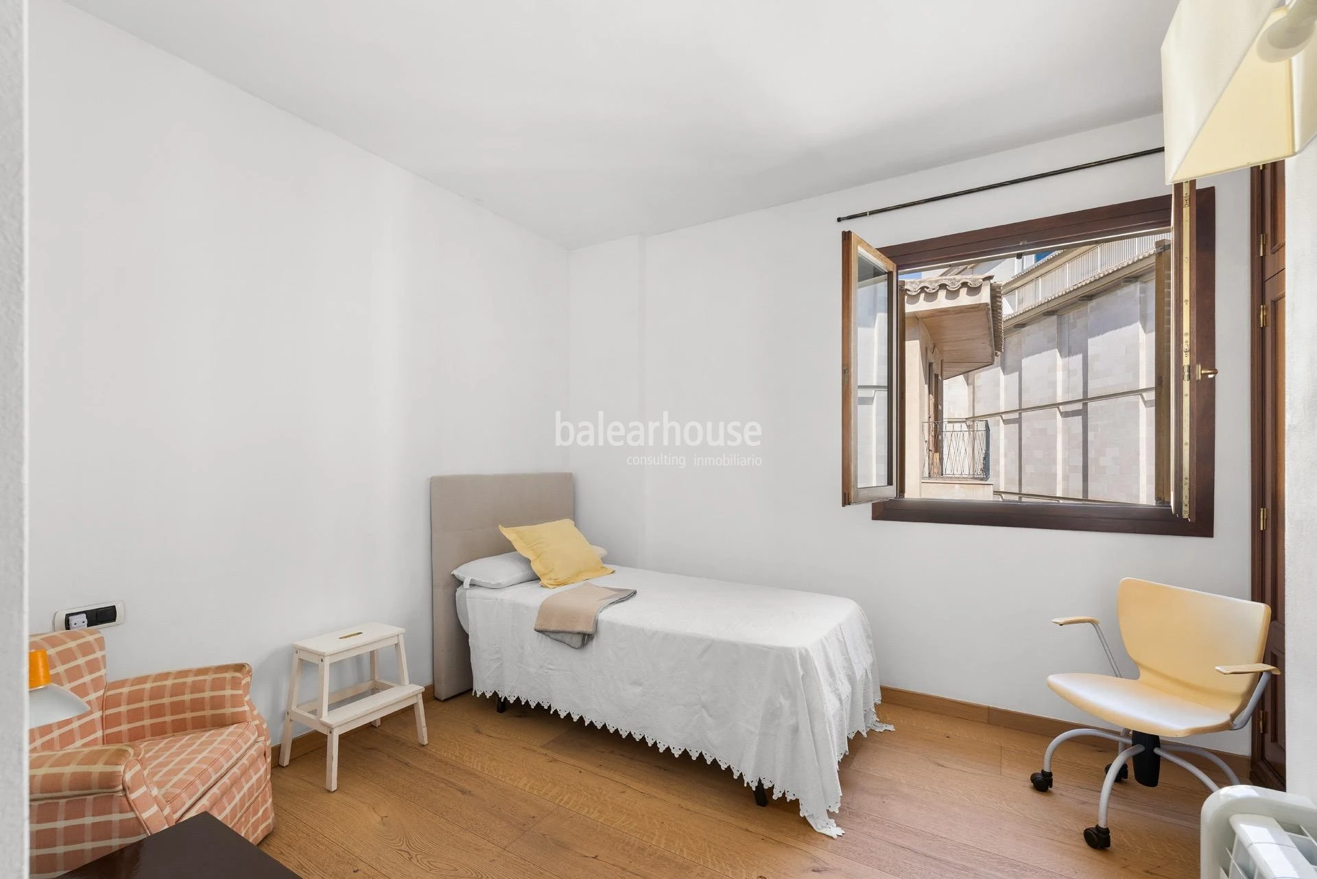 Elegante piso con terraza en un exclusivo edificio junto a la avenida de Jaime III en Palma
