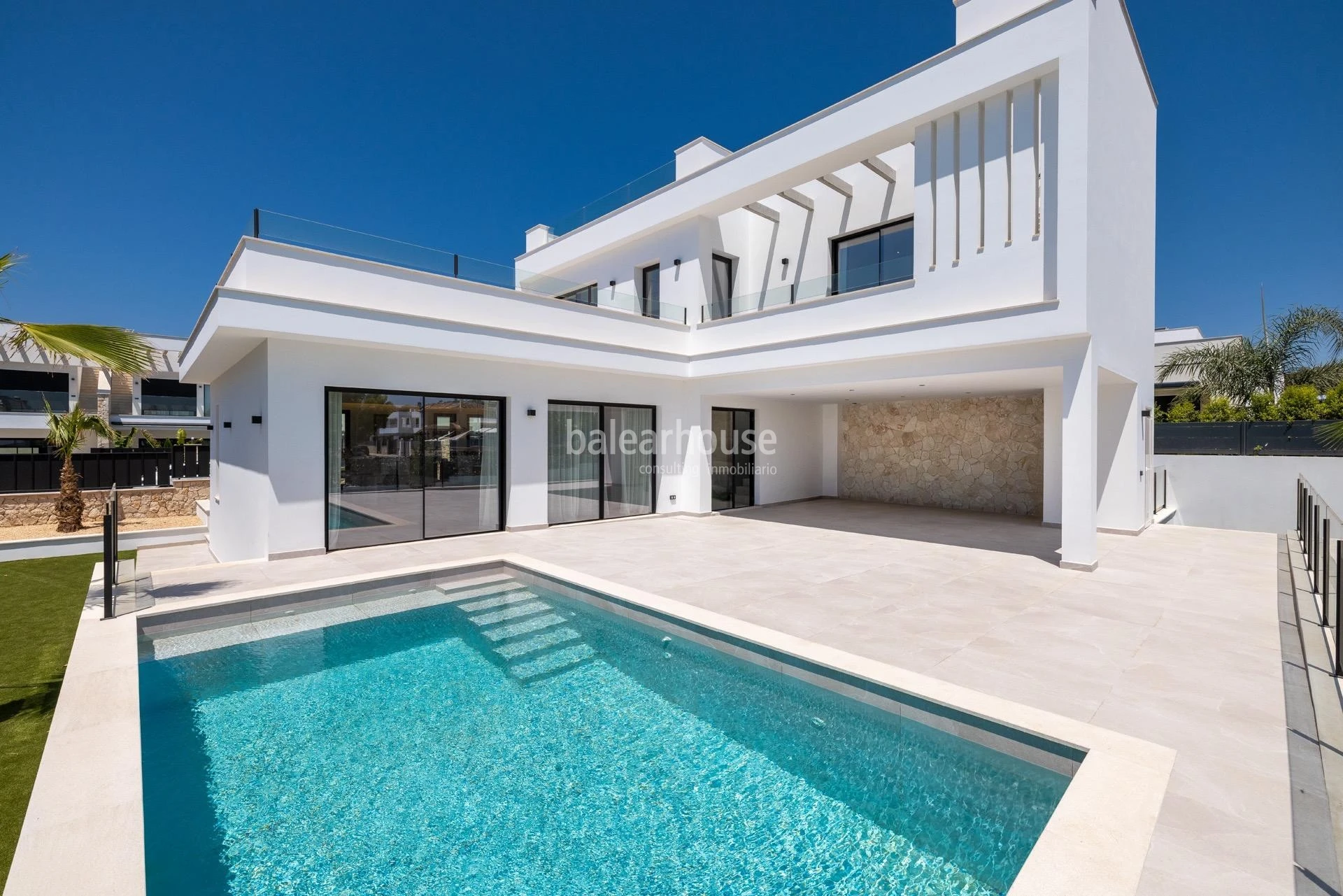 Zeitgenössische Architektur und mediterranes Lebensgefühl in dieser Villa nahe Palma
