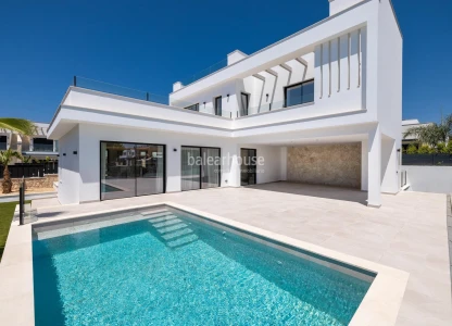 Contemporary architecture and Mediterranean living in this villa just minutes from Palma