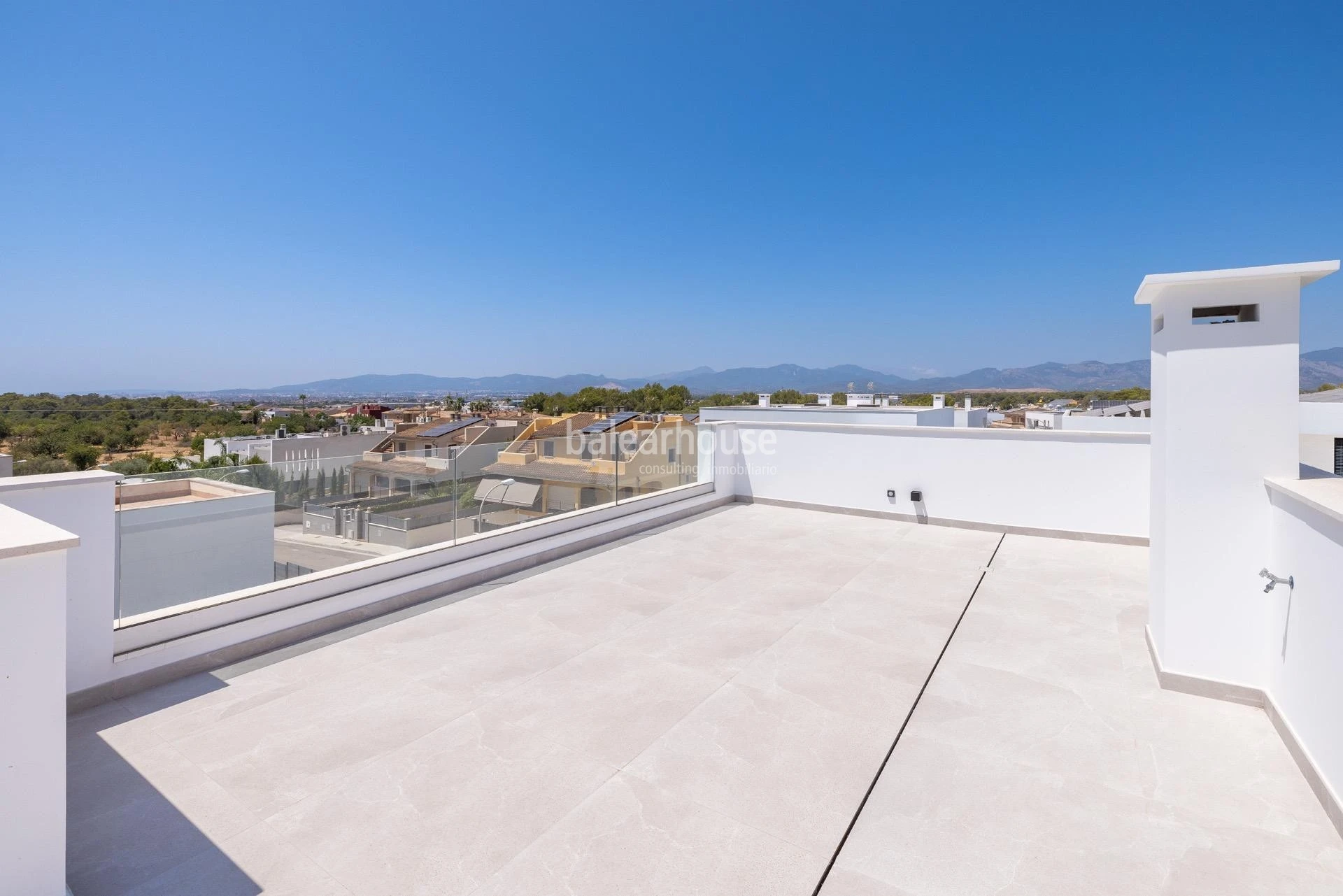 Zeitgenössische Architektur und mediterranes Lebensgefühl in dieser Villa nahe Palma