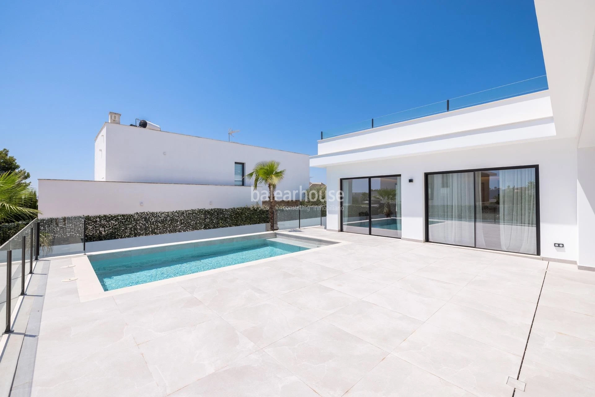 Zeitgenössische Architektur und mediterranes Lebensgefühl in dieser Villa nahe Palma