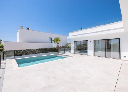 Contemporary architecture and Mediterranean living in this villa just minutes from Palma