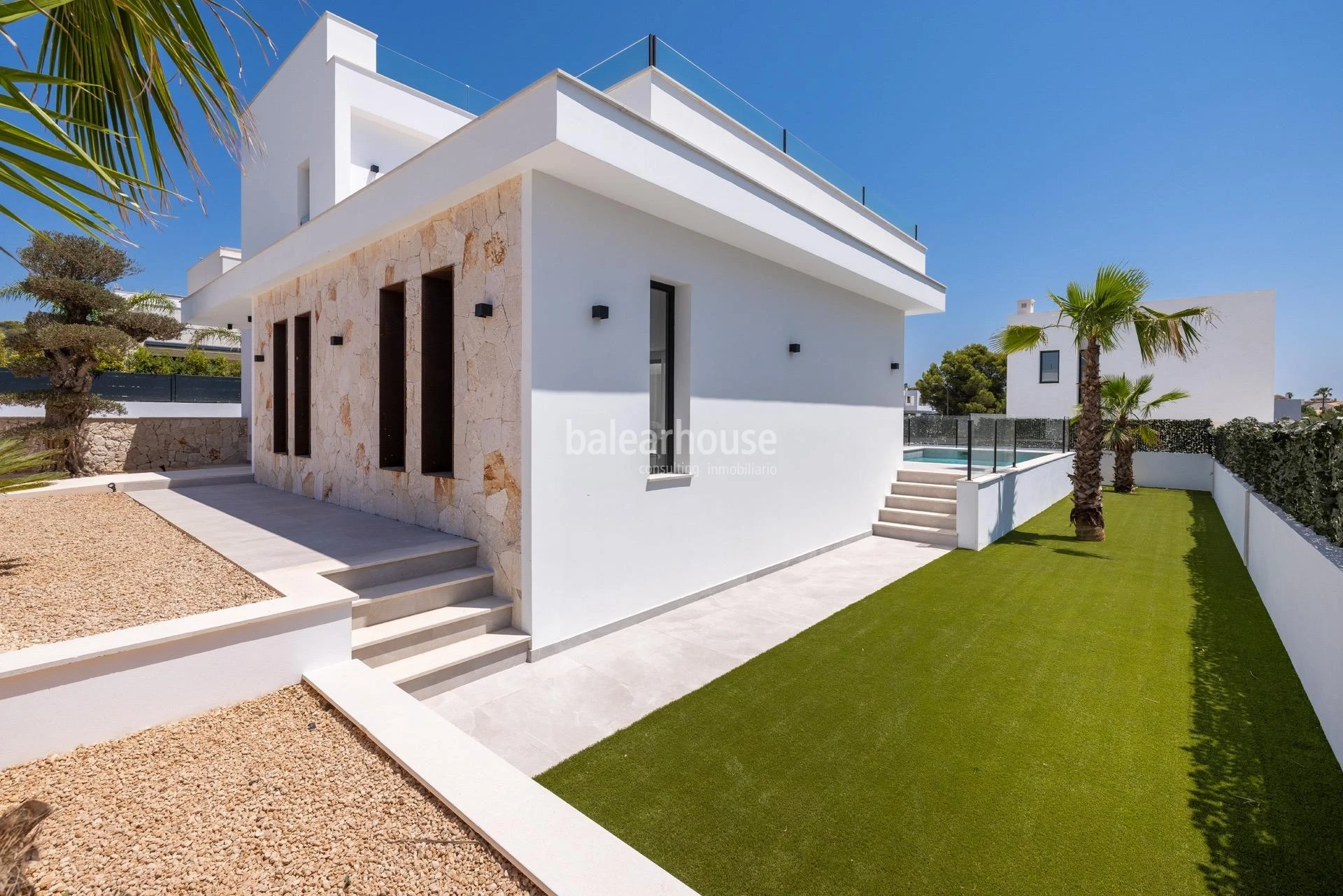 Zeitgenössische Architektur und mediterranes Lebensgefühl in dieser Villa nahe Palma
