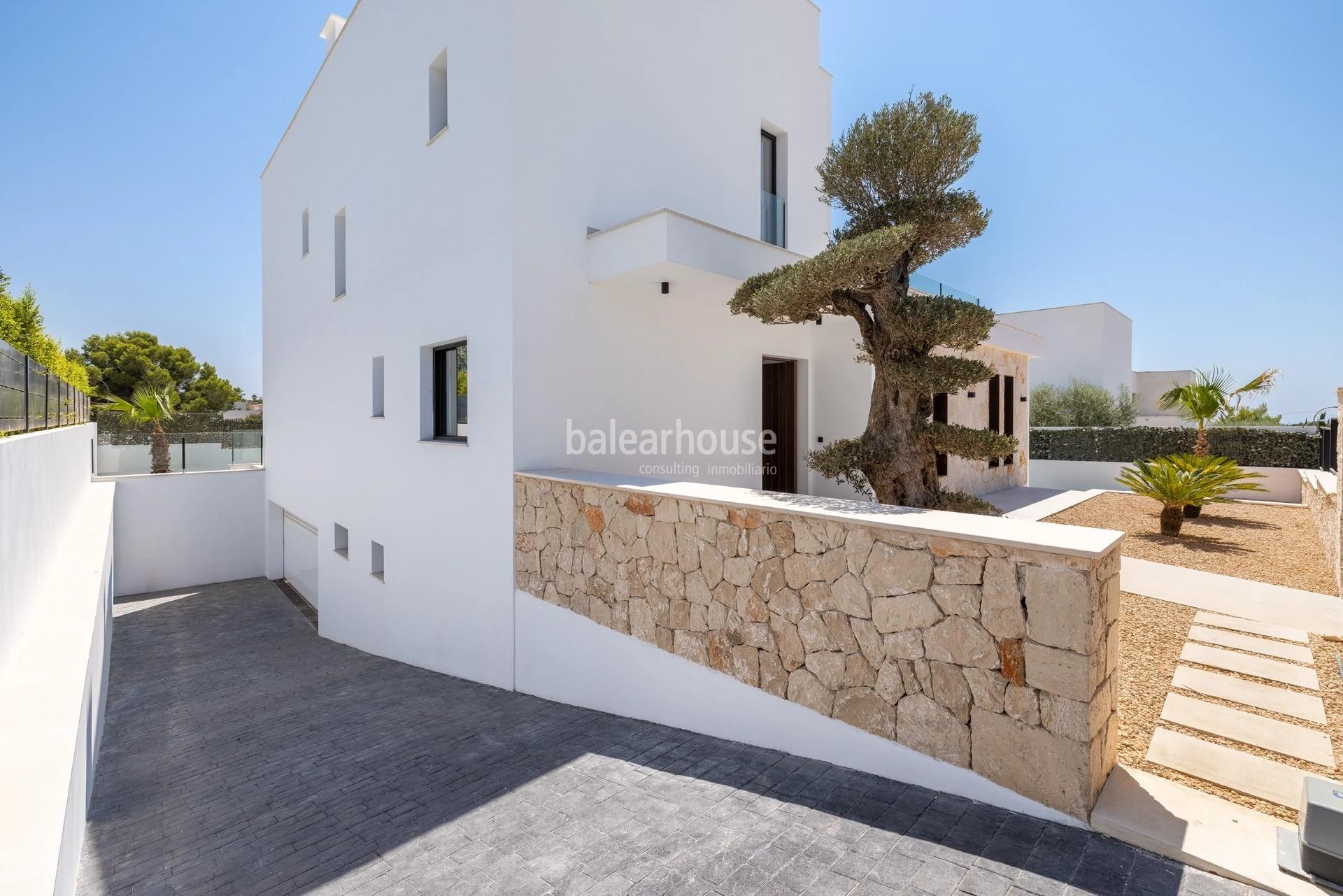 Zeitgenössische Architektur und mediterranes Lebensgefühl in dieser Villa nahe Palma