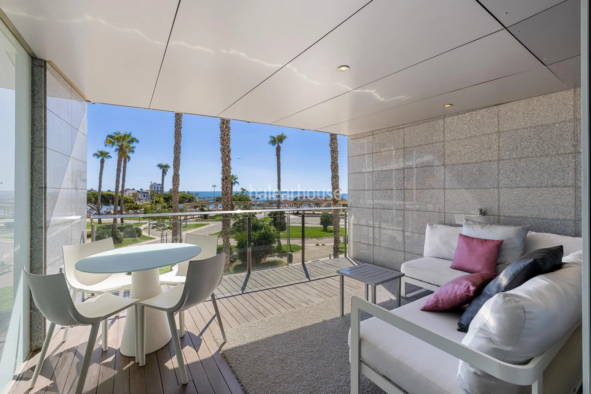 Designwohnung mit hochwertiger Ausstattung, Terrasse, Pool und schönem Meerblick in Portixol