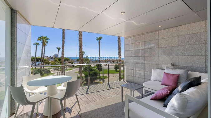 Designer Apartment with High-Quality Finishes, Terrace, Pool and Beautiful Sea Views in Portixol
