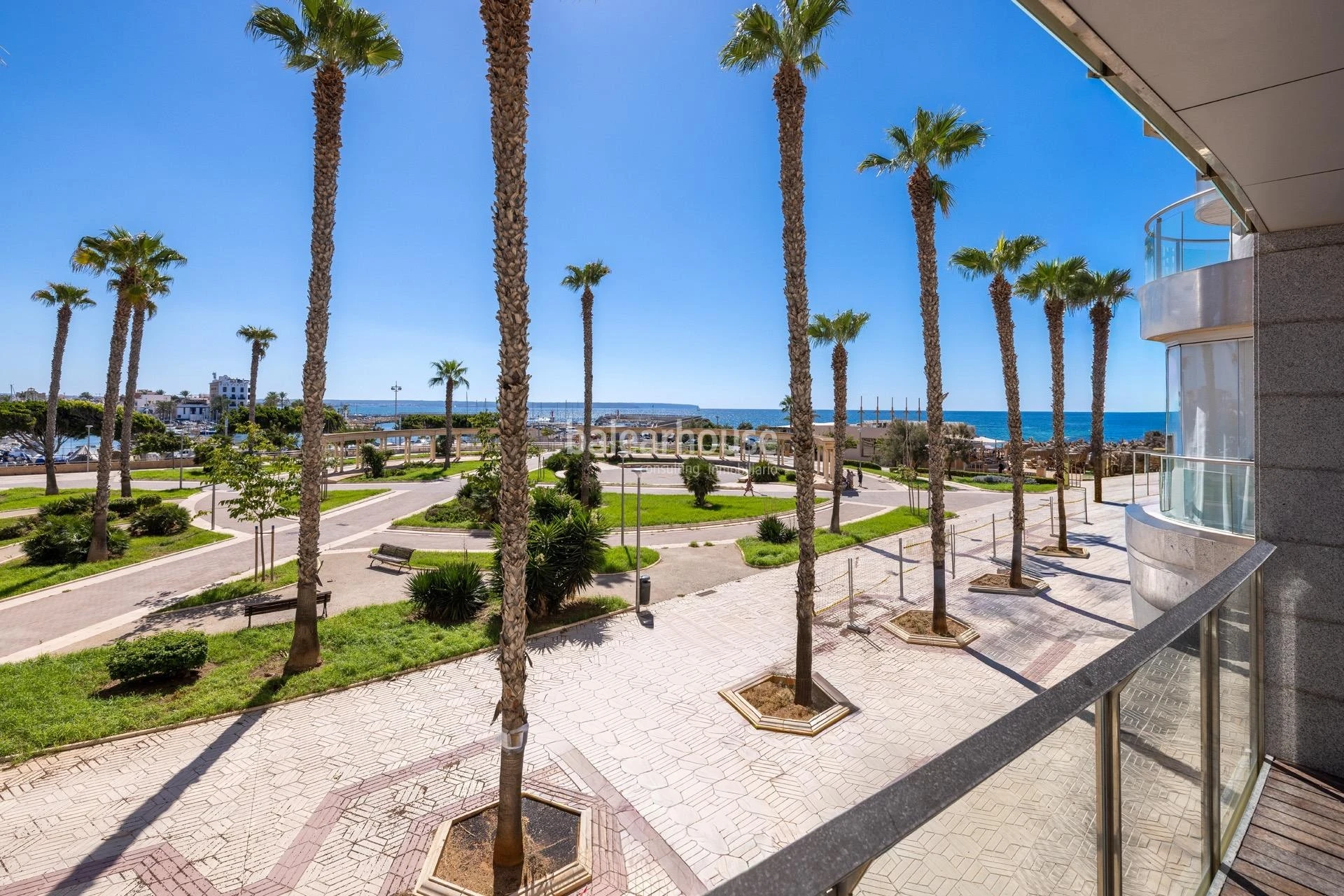 Designwohnung mit hochwertiger Ausstattung, Terrasse, Pool und schönem Meerblick in Portixol