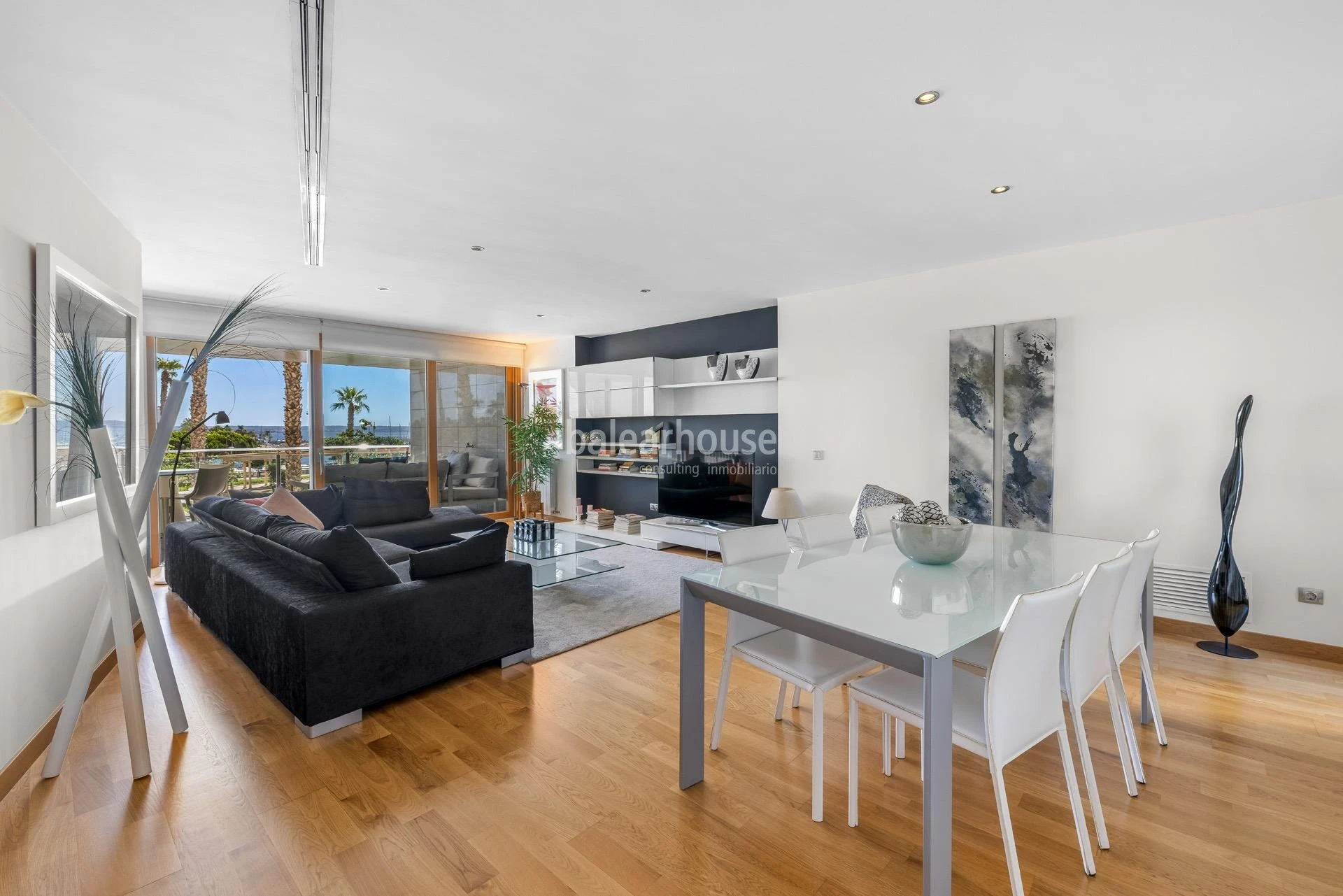 Designwohnung mit hochwertiger Ausstattung, Terrasse, Pool und schönem Meerblick in Portixol