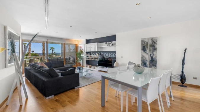 Designer Apartment with High-Quality Finishes, Terrace, Pool and Beautiful Sea Views in Portixol