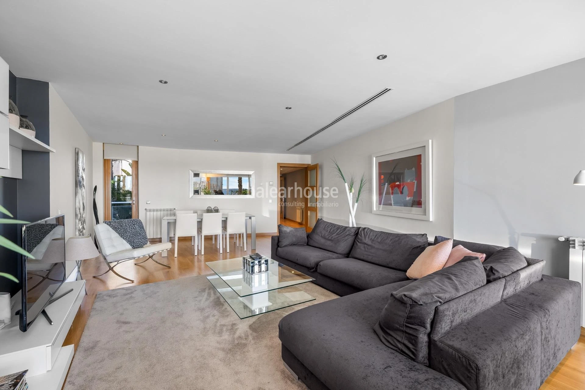 Designwohnung mit hochwertiger Ausstattung, Terrasse, Pool und schönem Meerblick in Portixol
